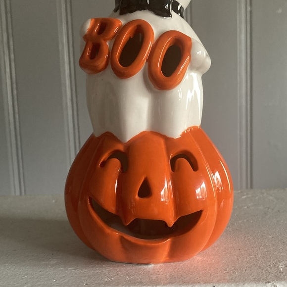 NWT- Adorable- LED Light Up- Ceramic BOO Ghost 👻 on a Pumpkin Decoration - Picture 9 of 17